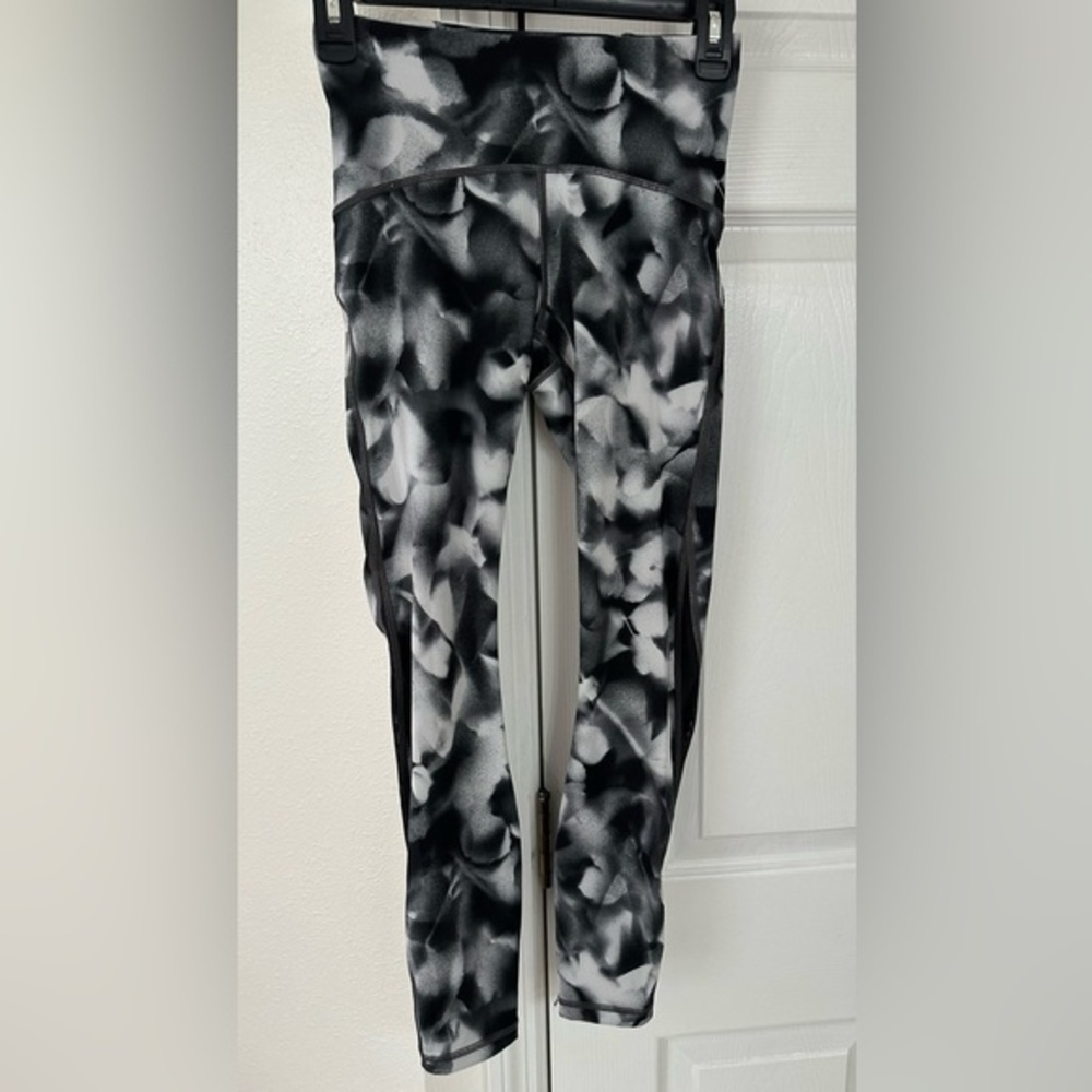 Lululemon Train Times 7/8 length leggings size 4